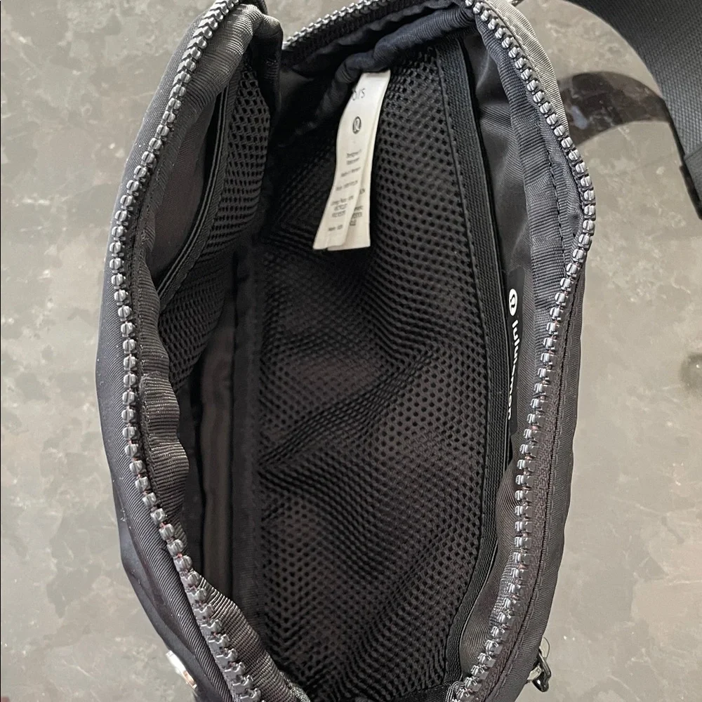 lululemon athletica Black Belt Bag - Picture 5 of 5